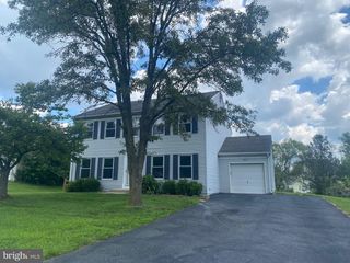 3 BATTLE DR, Newark, DE 19702