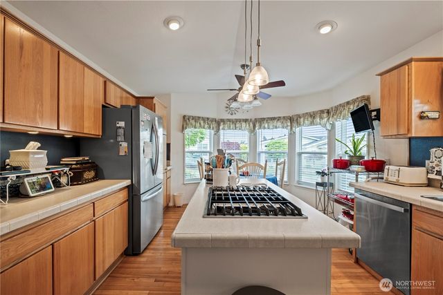 27229 217th Place SE, Maple Valley, WA 98038