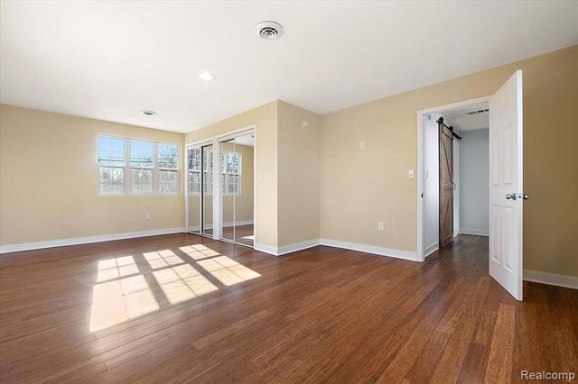 9492 Roundlake Boulevard, White Lake, MI 48386