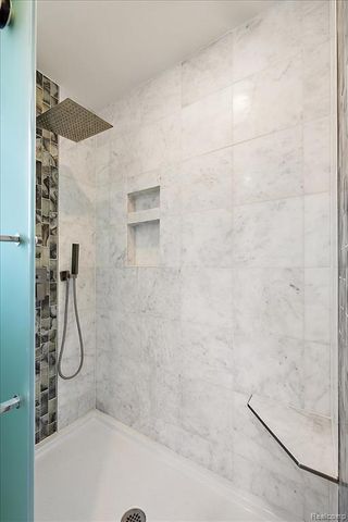 9492 Roundlake Boulevard, White Lake, MI 48386