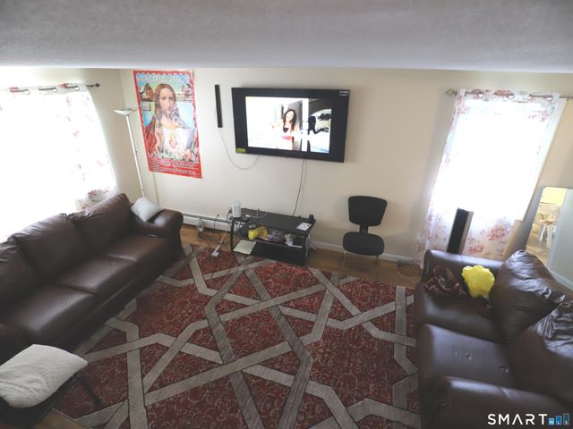 106 Florence Street, Manchester, CT 06040