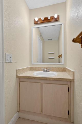 5090 Elmhurst Rd A, West Palm Beach, FL 33417