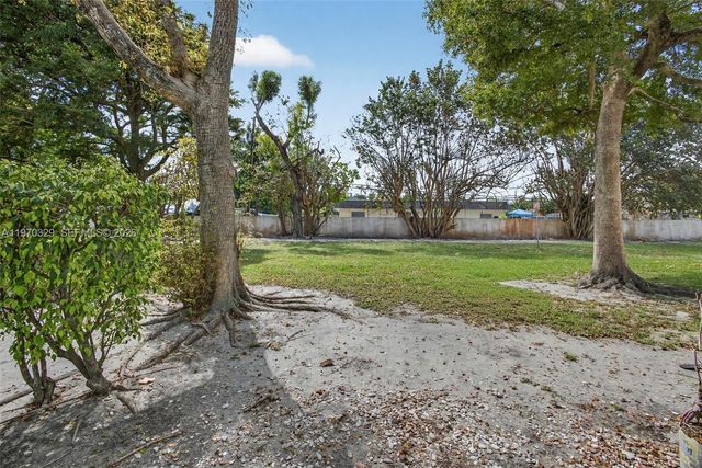 5090 Elmhurst Rd A, West Palm Beach, FL 33417