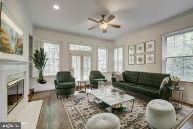 1 TOWN GATE CT, Bethesda, MD 20817