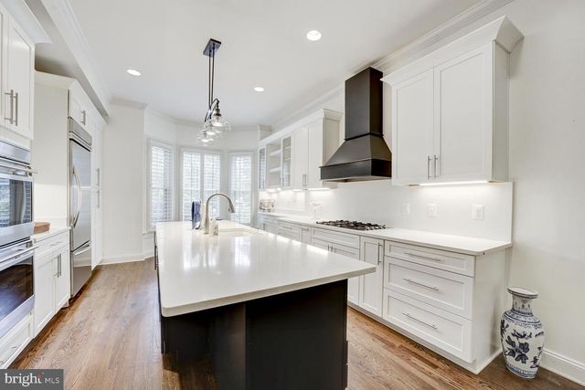 1 TOWN GATE CT, Bethesda, MD 20817