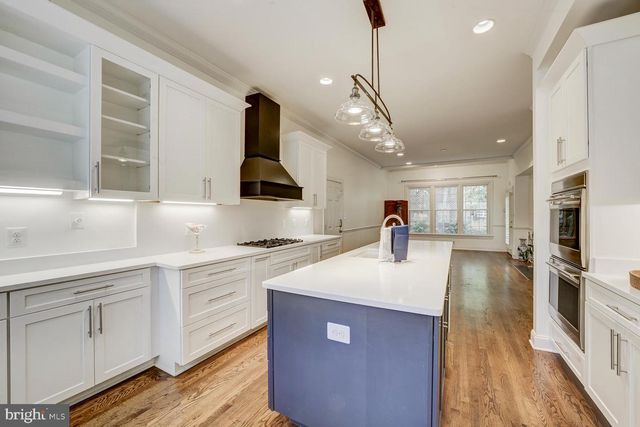 1 TOWN GATE CT, Bethesda, MD 20817