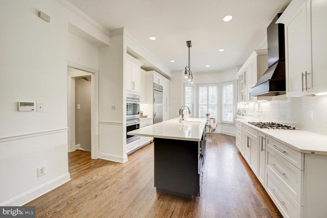 1 TOWN GATE CT, Bethesda, MD 20817