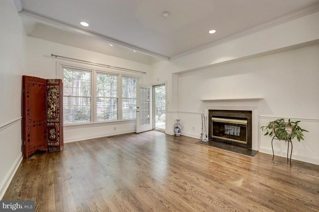 1 TOWN GATE CT, Bethesda, MD 20817