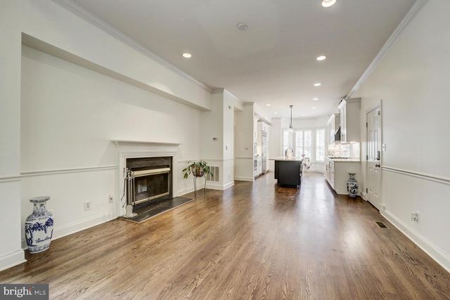 1 TOWN GATE CT, Bethesda, MD 20817