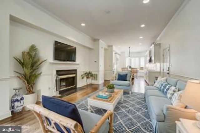 1 TOWN GATE CT, Bethesda, MD 20817