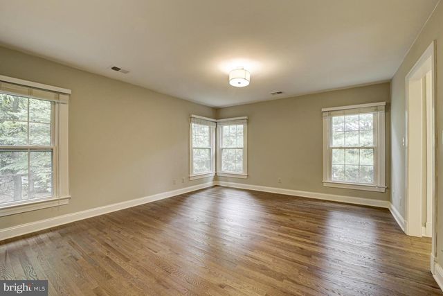 1 TOWN GATE CT, Bethesda, MD 20817