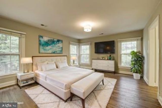 1 TOWN GATE CT, Bethesda, MD 20817