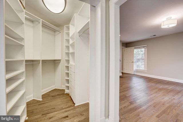 1 TOWN GATE CT, Bethesda, MD 20817