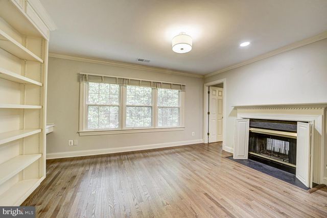 1 TOWN GATE CT, Bethesda, MD 20817