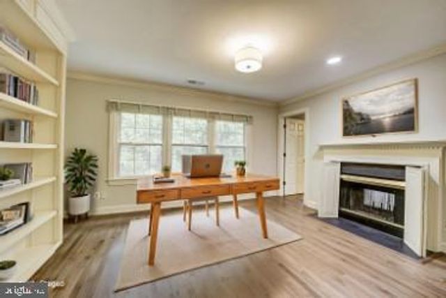 1 TOWN GATE CT, Bethesda, MD 20817