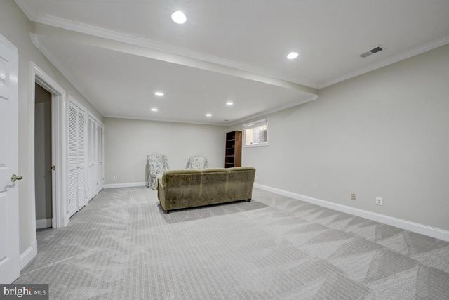 1 TOWN GATE CT, Bethesda, MD 20817