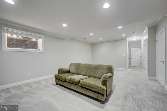 1 TOWN GATE CT, Bethesda, MD 20817