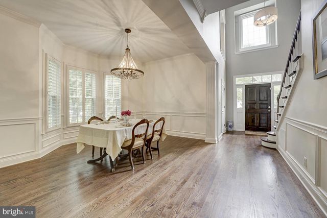 1 TOWN GATE CT, Bethesda, MD 20817