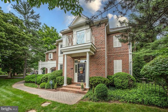 1 TOWN GATE CT, Bethesda, MD 20817