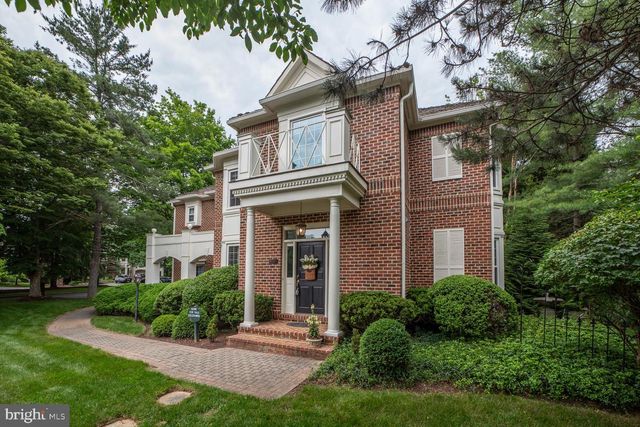 1 TOWN GATE CT, Bethesda, MD 20817