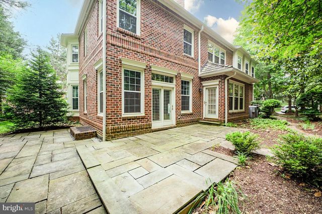 1 TOWN GATE CT, Bethesda, MD 20817