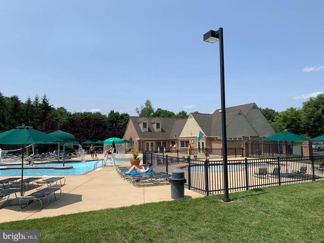 1 TOWN GATE CT, Bethesda, MD 20817