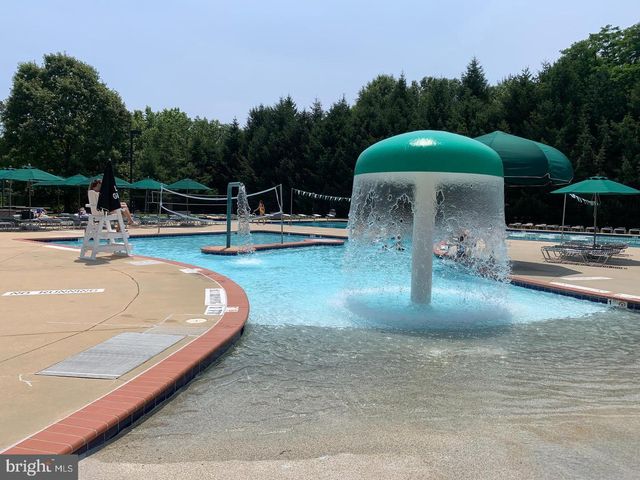 1 TOWN GATE CT, Bethesda, MD 20817