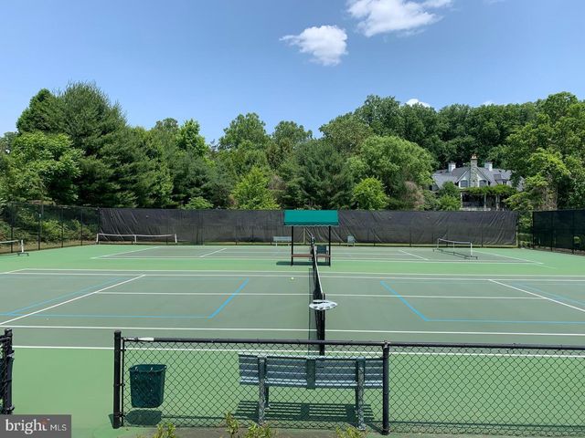 1 TOWN GATE CT, Bethesda, MD 20817