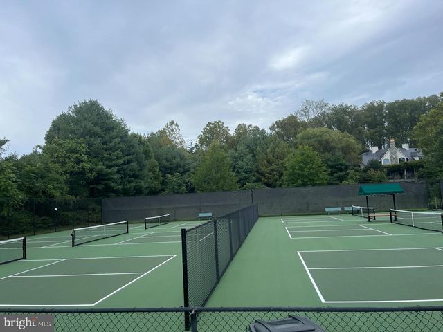 1 TOWN GATE CT, Bethesda, MD 20817