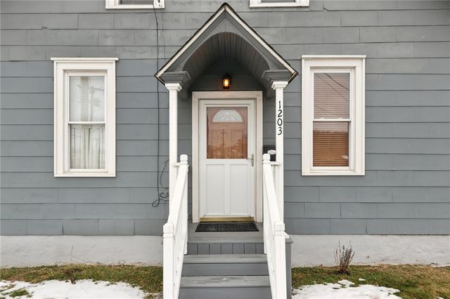 1203 Eastbrook St, New Castle, PA 16101