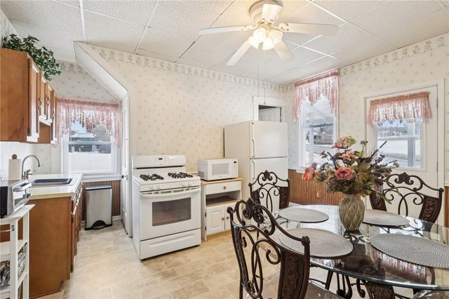 1203 Eastbrook St, New Castle, PA 16101