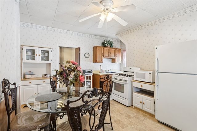 1203 Eastbrook St, New Castle, PA 16101