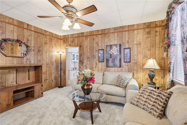 1203 Eastbrook St, New Castle, PA 16101