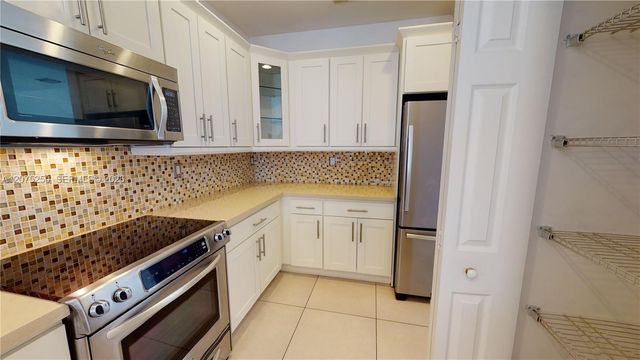10428 NW 61st Street, Doral, FL 33178