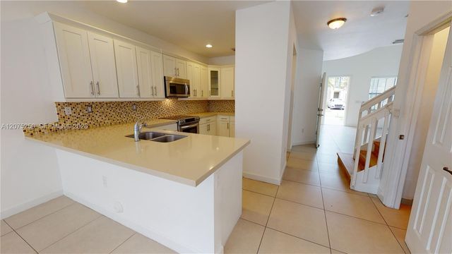 10428 NW 61st Street, Doral, FL 33178