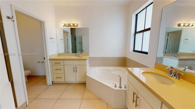 10428 NW 61st Street, Doral, FL 33178