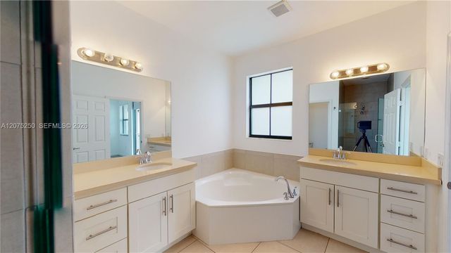 10428 NW 61st Street, Doral, FL 33178