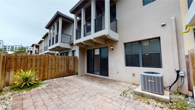 10428 NW 61st Street, Doral, FL 33178