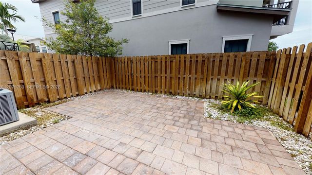10428 NW 61st Street, Doral, FL 33178