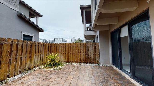 10428 NW 61st Street, Doral, FL 33178