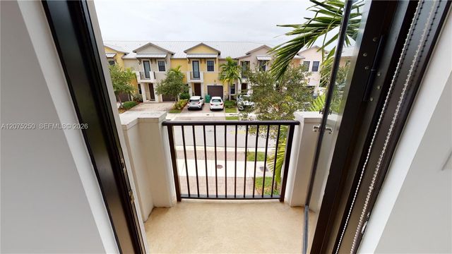 10428 NW 61st Street, Doral, FL 33178