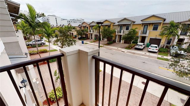 10428 NW 61st Street, Doral, FL 33178
