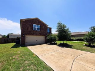336 Farmer LN, Jarrell, TX 76537