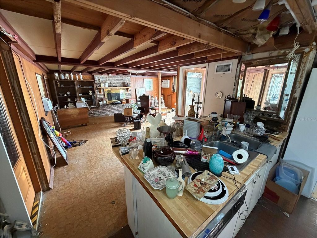 Image 15 of property listing at 6710 MANGO AVENUE S, St Petersburg, FL 33707