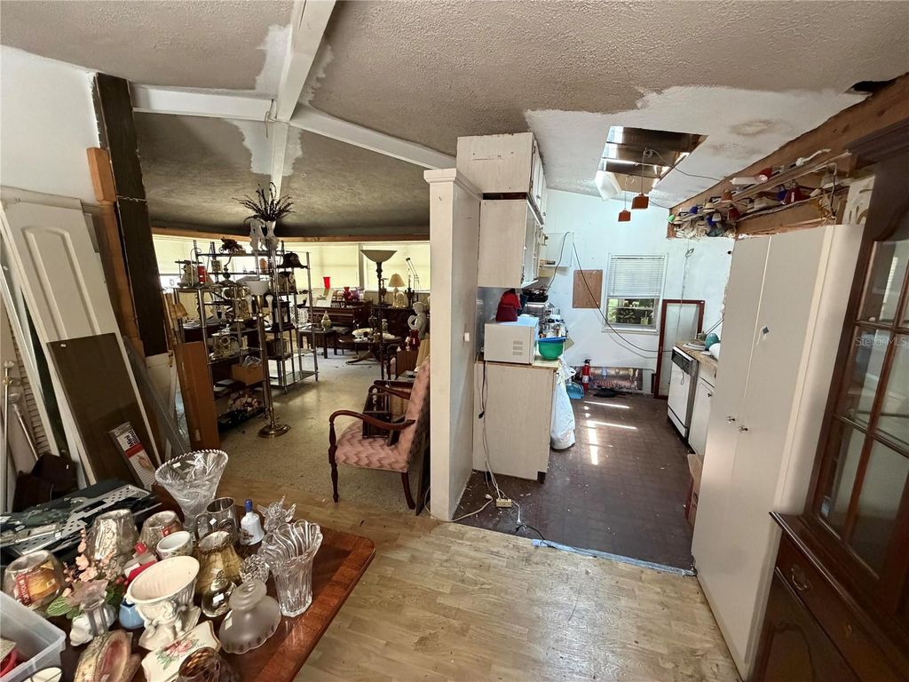 Image 16 of property listing at 6710 MANGO AVENUE S, St Petersburg, FL 33707