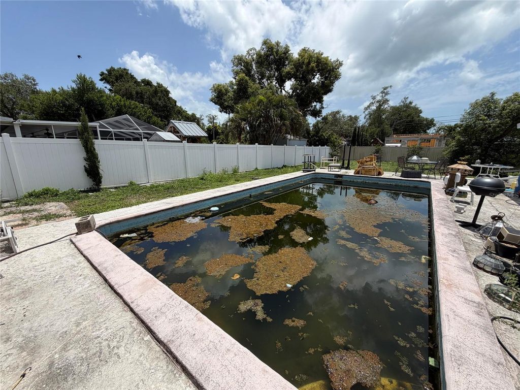 Image 6 of property listing at 6710 MANGO AVENUE S, St Petersburg, FL 33707