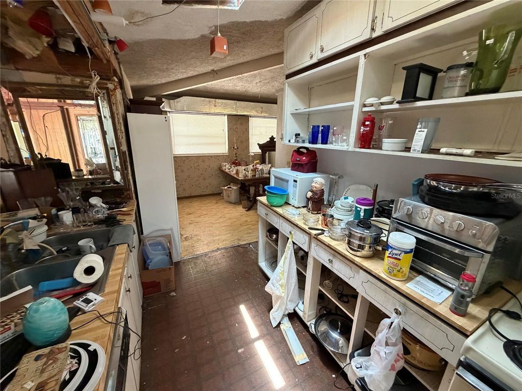 Image 8 of property listing at 6710 MANGO AVENUE S, St Petersburg, FL 33707