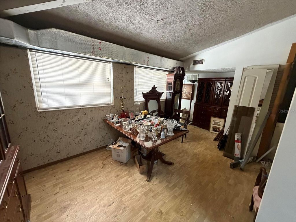 Image 9 of property listing at 6710 MANGO AVENUE S, St Petersburg, FL 33707