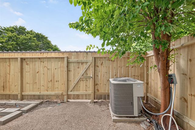 7839 Cook Road, Houston, TX 77072