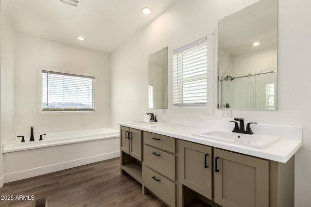 23069 W MILTON Drive, Wittmann, AZ 85361